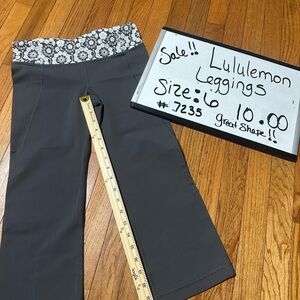 lululemon athletica Gray Leggings with Patterned Waistband